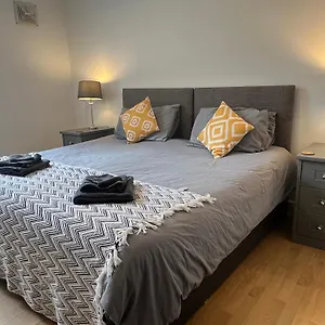 Spacious Ground Floor Comfortably Sleeps Up To Eight Halifax